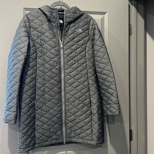 North Face Mid Length Jacket
Gray Size L
New without tag - Never worn